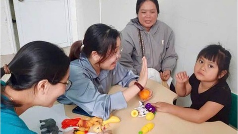 Phục hồi chức năng nơi vùng biên: Bước tiến mới về y tế chuyên sâu khi âm ngữ trị liệu chính thức được triển khai tại Bệnh viện Đa khoa khu vực Ngọc Hồi